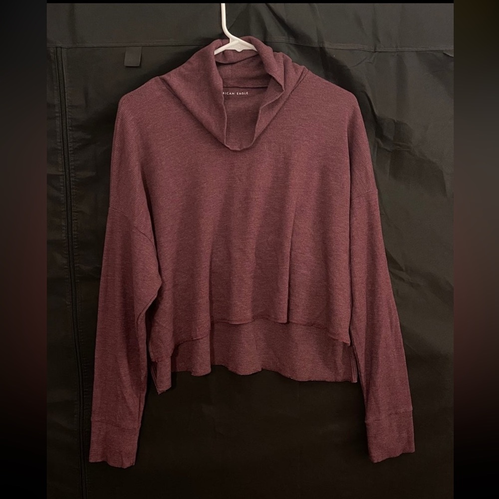 AMERICAN EAGLE cropped loose turtleneck